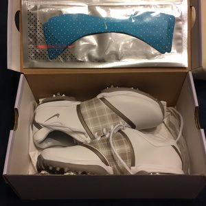 BNIB Nike Air Embelish golf sneakers